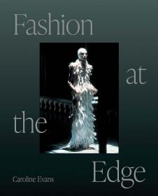 边缘的时尚 - 奇观，现代性和死亡 Fashion At The Edge