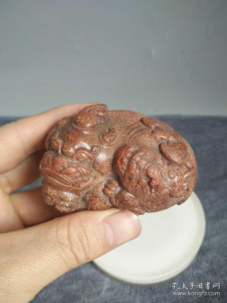 清代传世老琥珀瑞兽把件