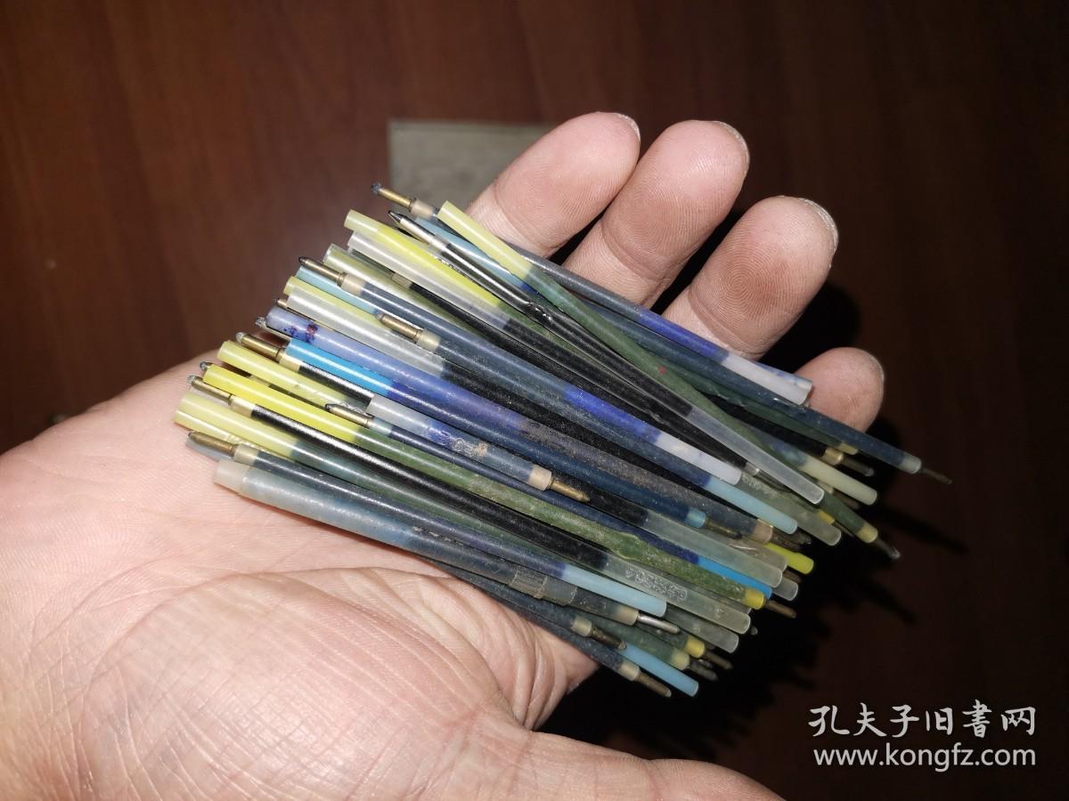 一盒老圆珠笔芯(各种型号,均为铜头)75支(三色(黑蓝红),长短不一,各型