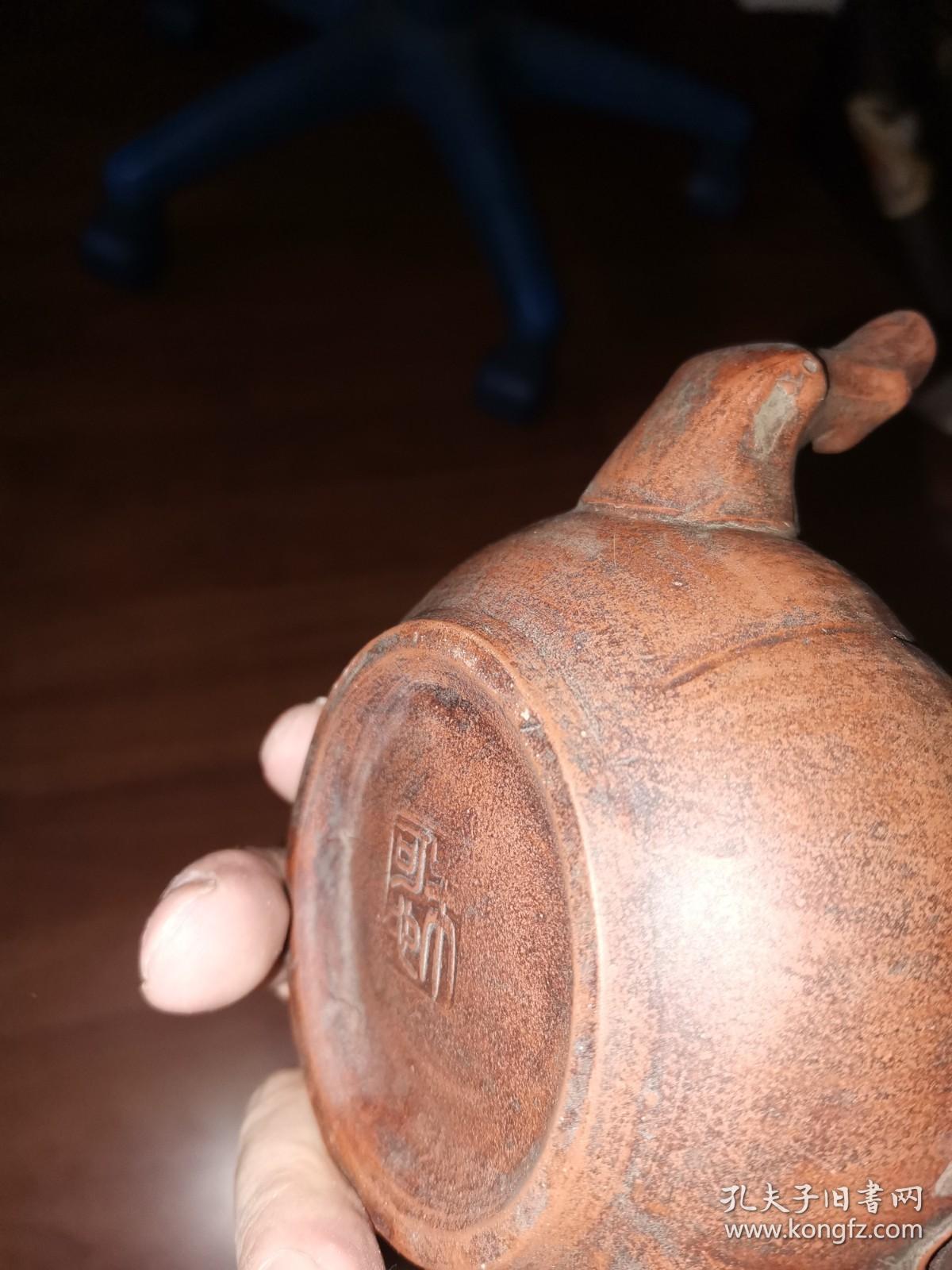 大师朱可心造梅花仿生紫砂壶(老壶)壶口内沿有一处小磕