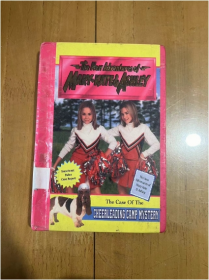The New Adventhres of MARY·KATE&ASHLEY The Case Of The Cheerleading Camp Myst 玛丽·凯特和阿什利的新冒险#17：啦啦队营神秘案例：啦啦队营神秘案例平装本 英文版 精装 库存旧书