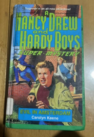 NANCY A DREW and HARDY BOYS SUPER·MYSTERY Evil in Amsterdam   阿姆斯特丹的邪恶（南希·德鲁和哈迪男孩超级神秘#17） 英文版 精装 库存旧书