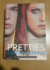 Pretties (Uglies Trilogy, Book 2)   Pretties（丑女三部曲，第2册）  英文版  平装  库存旧书