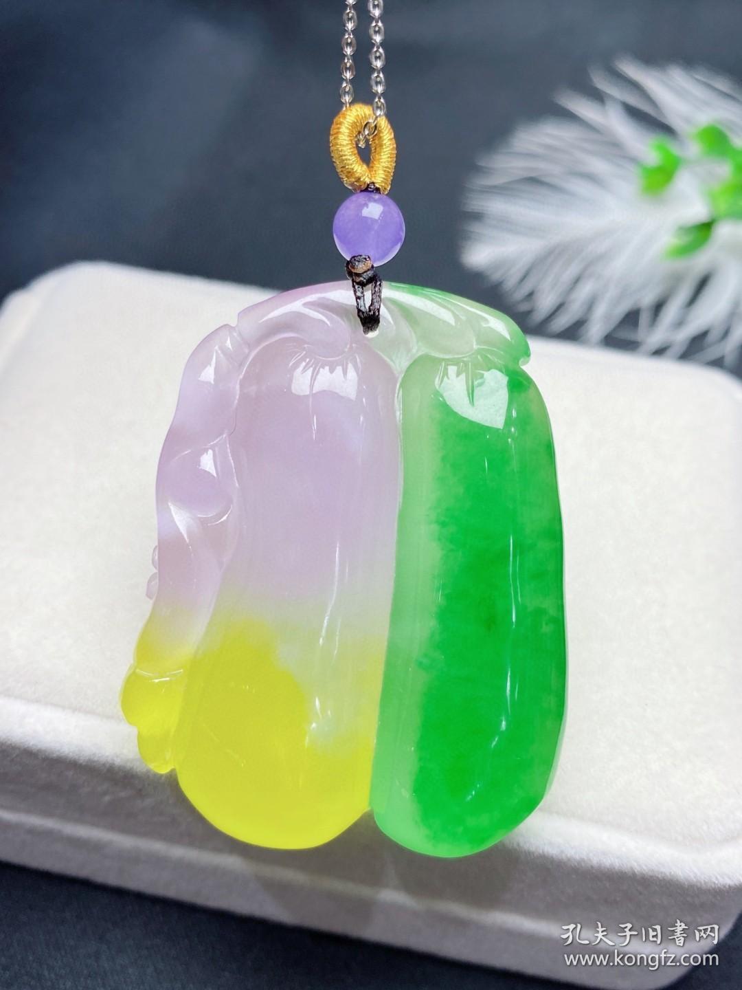 清代天然翡翠冰种三彩福瓜吊坠