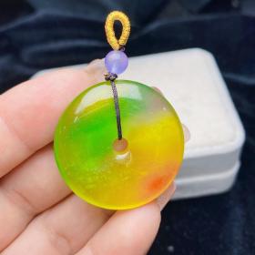 清代天然翡翠冰种三彩平安扣