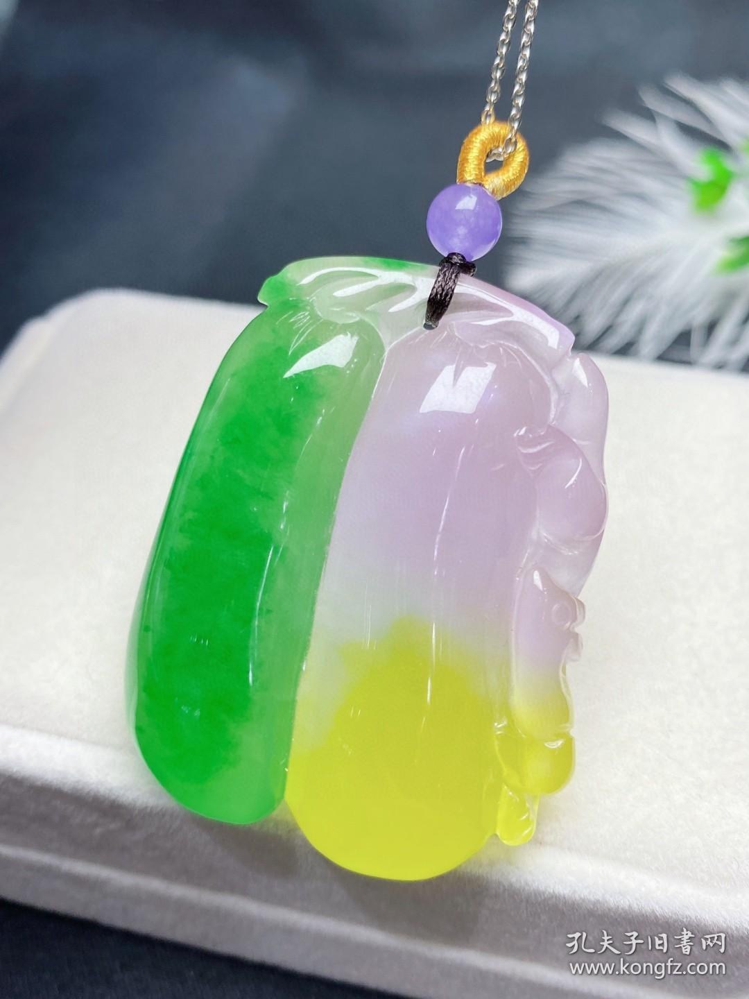 清代天然翡翠冰种三彩福瓜吊坠