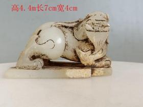 战汉和田玉兽手 把件