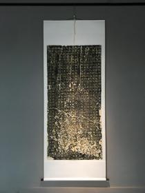 汉乙瑛碑原刻清拓三亿像素数据采集，宣纸原色原寸高仿真复制精裱卷轴，清晰到原拓凹凸感都还原
，卷轴总长约260厘米，画心尺寸约88x186厘米，非边疆地区!