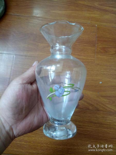 玻璃小花瓶。