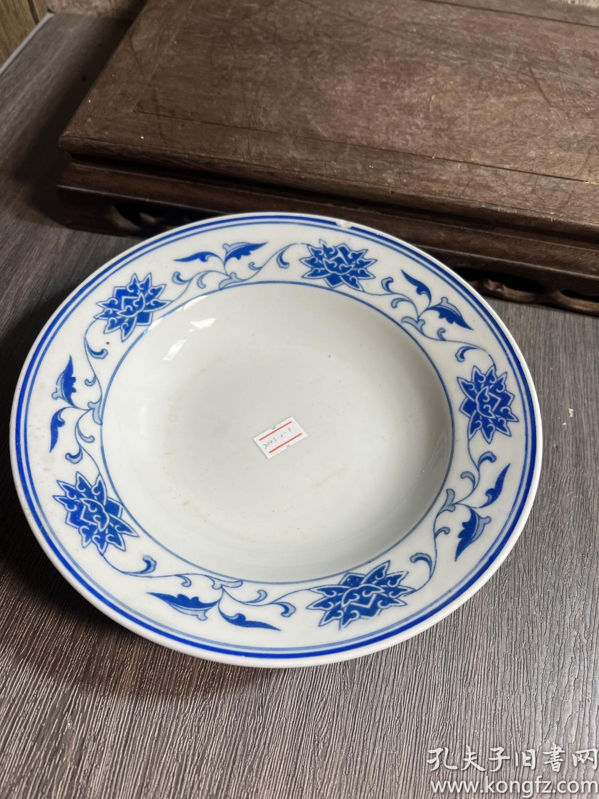 80年代左右,红旗瓷厂底款,折腰盘子一只