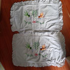 一對刺繡忱套合售，完整品佳