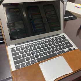 苹果笔记本电脑 原装正品 在用闲置 带套使用，外观如新 低价大甩卖