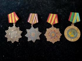 下鄉偶的四枚抗戰時期國民黨勛章，包漿醇厚，老化明顯，紅色文化收藏佳品。