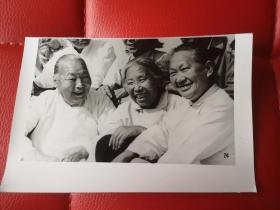 1982年著名摄影家高级记者朱广智拍摄五街村改革开放的变化黑白照片2张