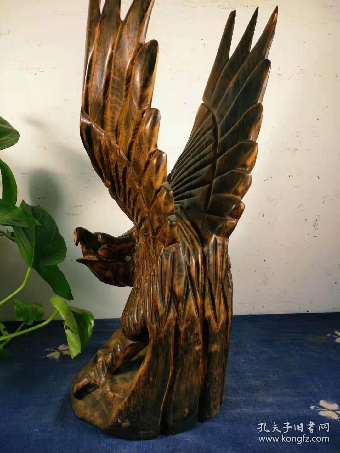 偶的一个民国时期雄鹰展翅崖柏根雕.雕工精