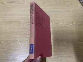 （74年前古旧书）Brideshead Revisited   伊夫林·沃《兴仁岭重临记》（旧地重游、故园风雨后） ，林以亮曾译部分，精装。董桥：瓦欧是不滥情的。小说里的查尔斯跟茱莉亚在邮船上遇到大风浪，查尔斯背着妻子到茱莉亚房里：