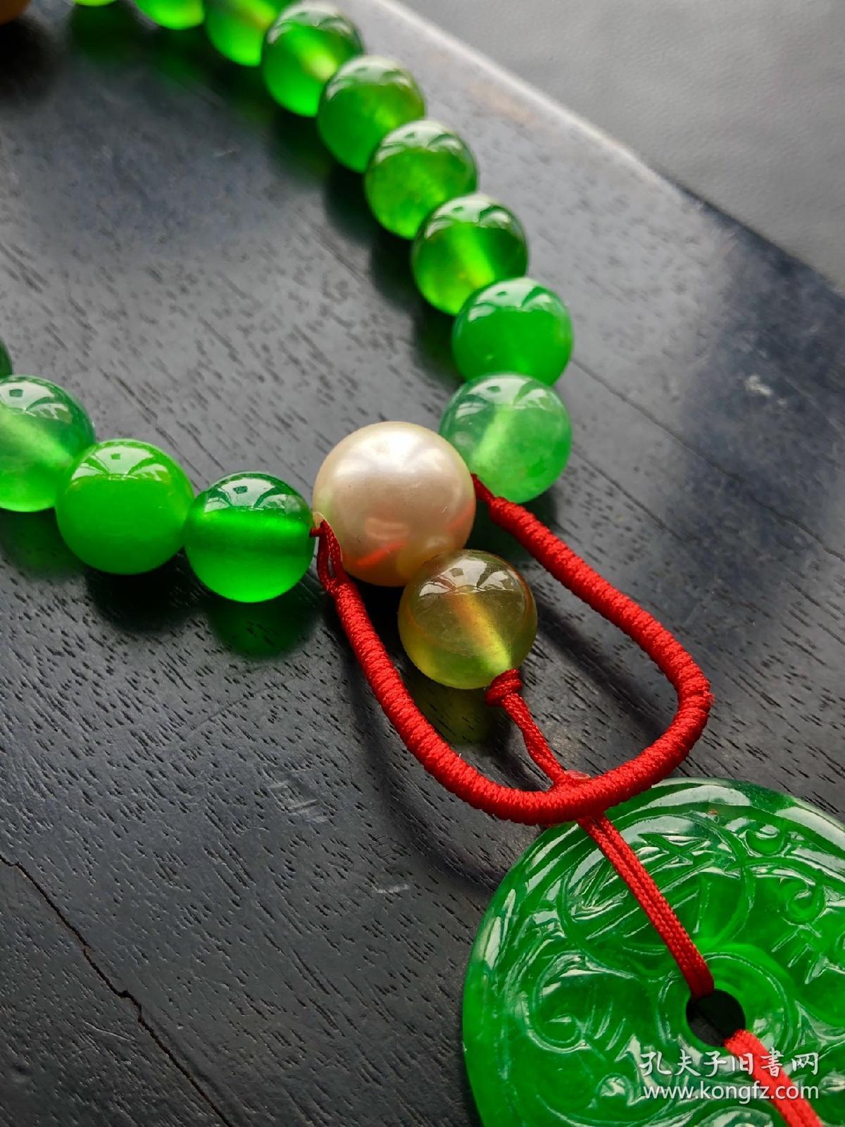 旧藏帝王绿高冰翡翠珠子手持选料上乘冰透水润满色通透成色漂亮佩戴