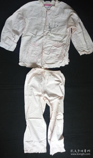 章子怡簽名，早期高檔粉色純棉睡衣一套，穿用過。睡衣總高度146厘米
