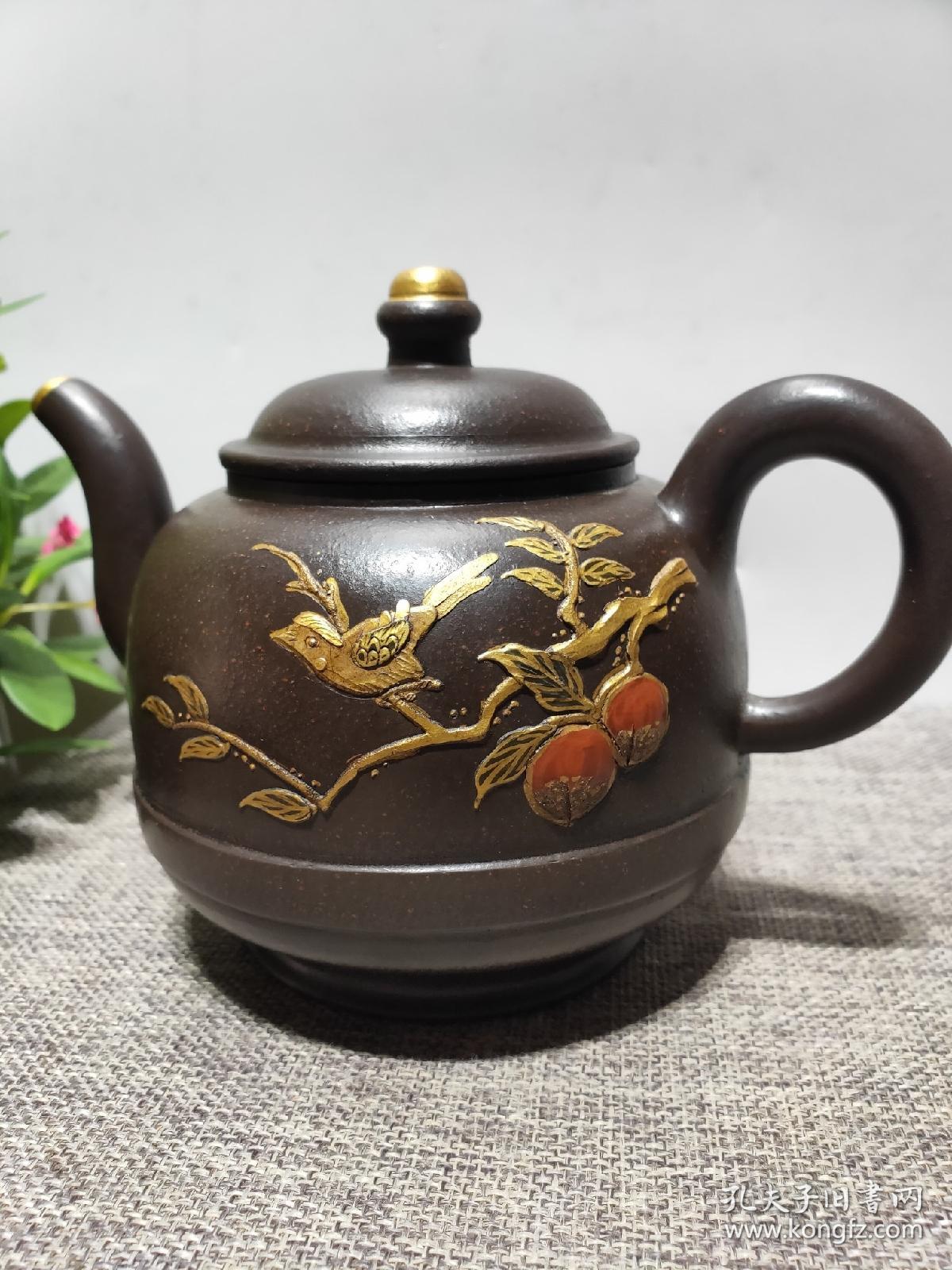 老珍藏,清代【惠孟臣製】底款,"黑金刚砂"画彩描金,老紫砂壶一把,包浆