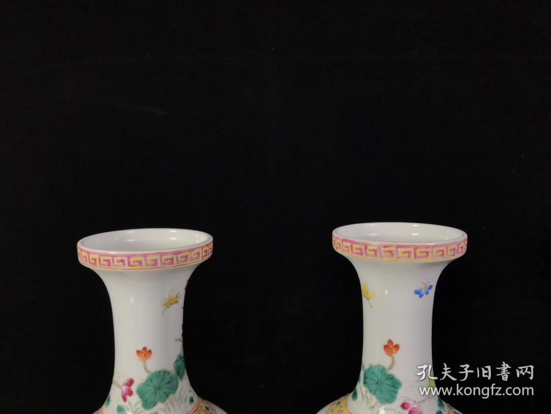 乾隆五彩荷叶花鸟瓶一对,器型规整圆润 画工精细 色彩鲜明清晰,釉色