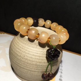 上新！正宗纯天然西藏羊角车轮珠单圈手串！冰透黄料，尺寸:14*11mm（本草纲目记载：平肝熄火，清热解毒，治疗头痛目眩、降血压等）颗颗精选无瑕疵！搭配黑檀如意锁 黑檀祥云灯笼珠！