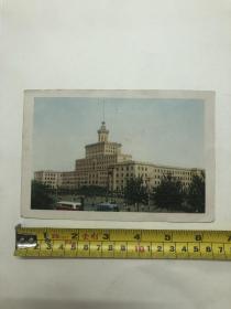 1963年 北京广播电台 大楼全貌彩色照片及非洲等外语广播时段简介（类贺年卡大小）展开尺寸：32.5*11cm