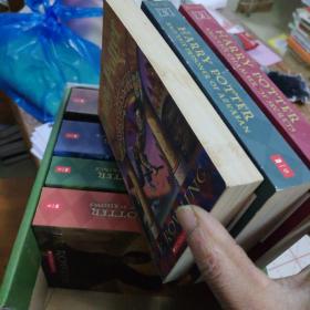 Harry Potter Paperback Box Set(1一7册)