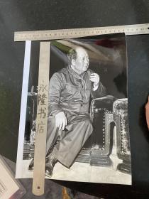 文革时期毛主席老照片 大尺寸少见 毛主席穿军装系红领巾