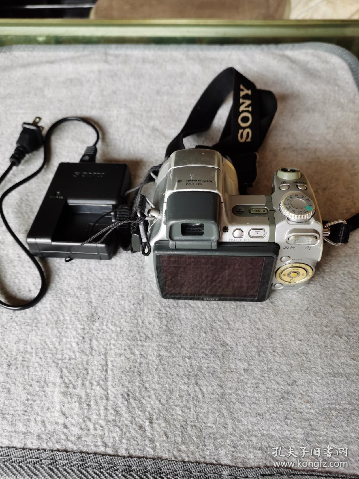 索尼dsc-h9相机一套,日本制造,带原装电池 原装4g内存卡 原装背带
