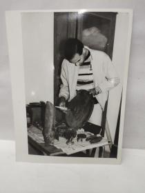 新华社老照片：拿破仑沉船上发现的珍贵文物  余元江摄影  1986年第3783号