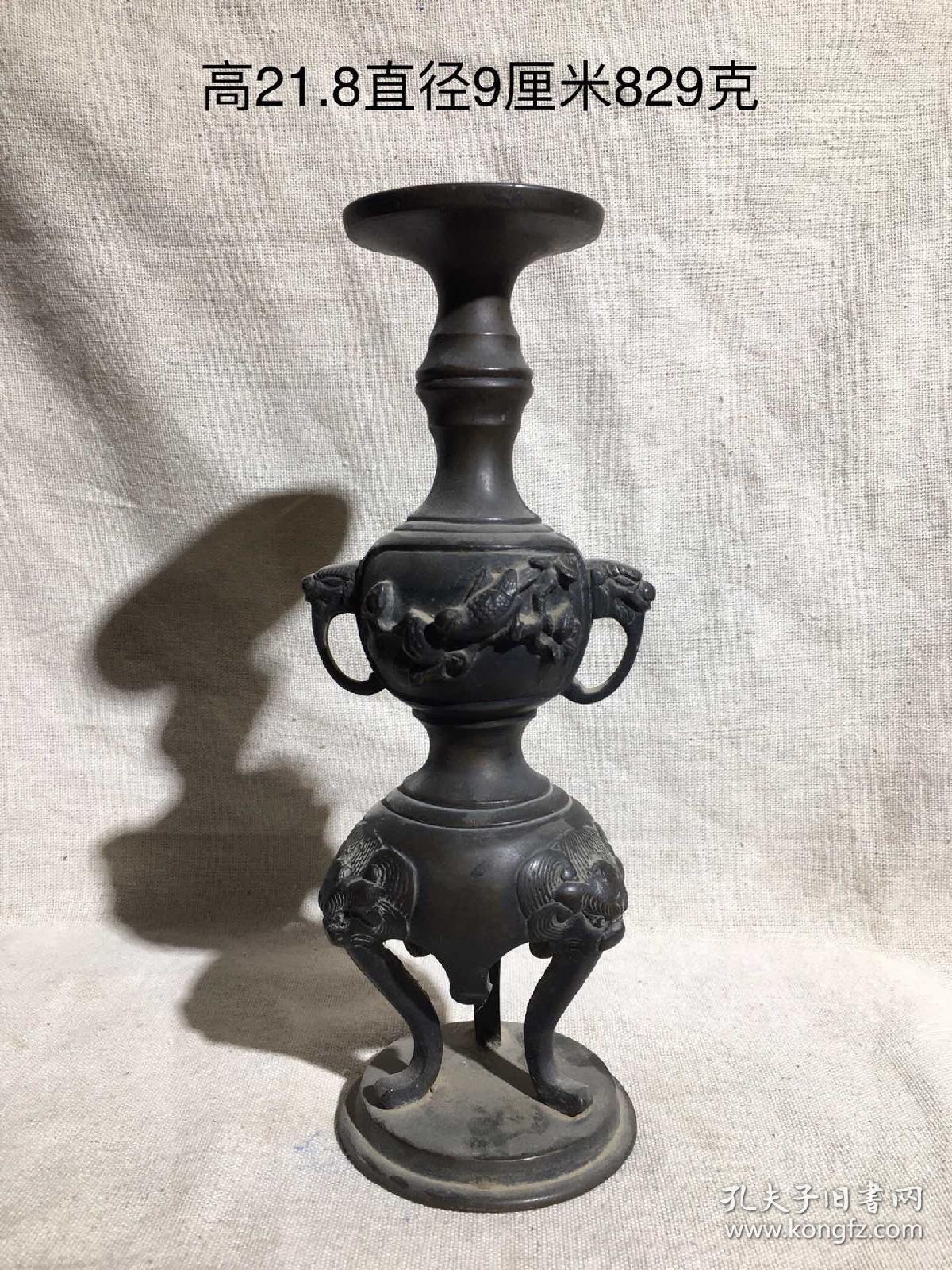 民国铜蜡台一个,完整无磕碰,品相如图!尺