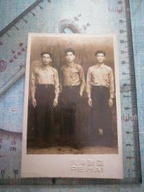 1963年天津渤海照相馆三人老照片 钢印版