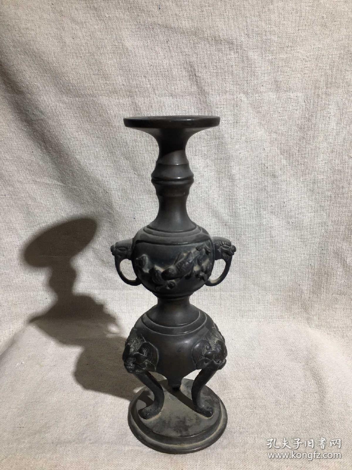 民国铜蜡台一个,完整无磕碰,品相如图!尺