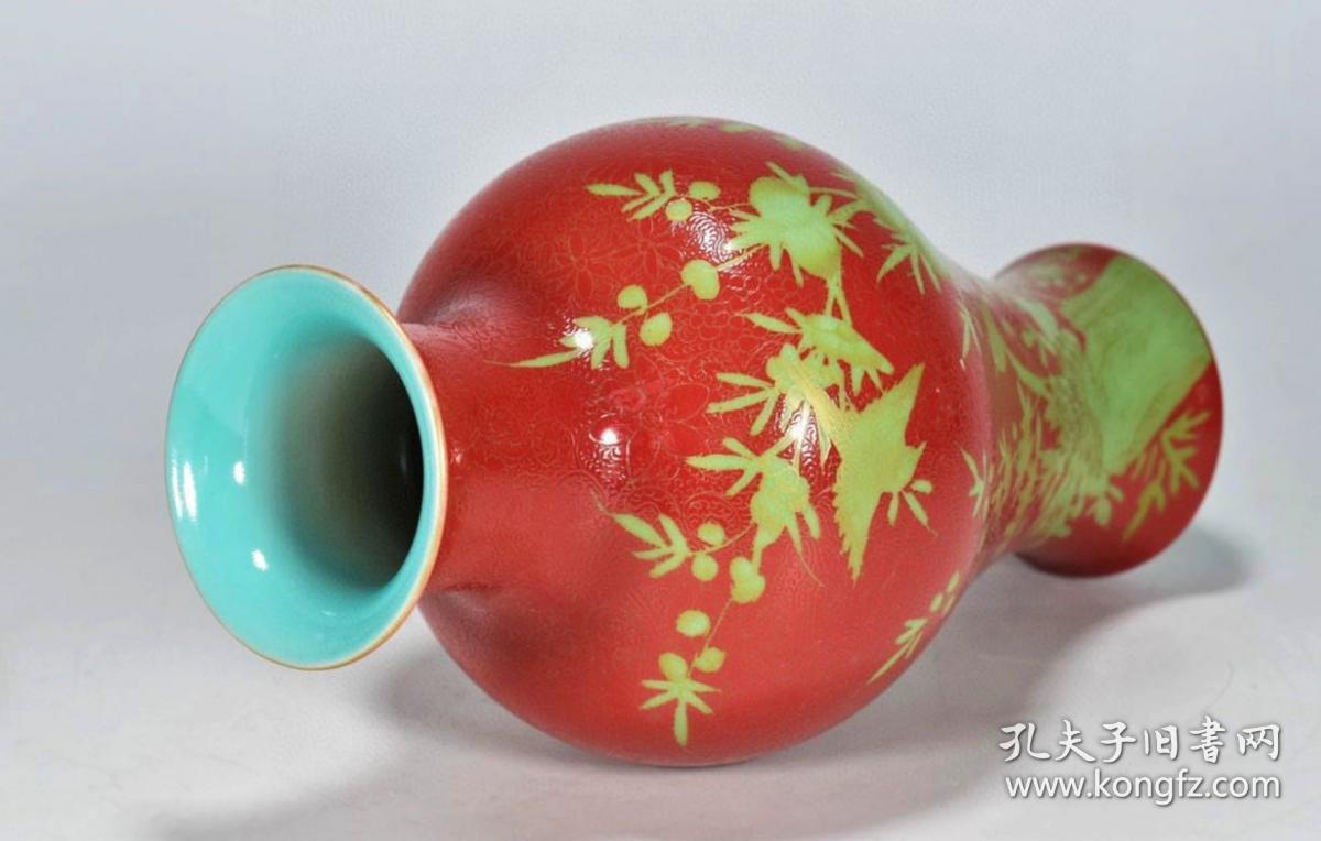 清乾隆年制郎红釉暗刻工满扒花鎏金加彩花鸟果实纹观音瓶古董古玩古