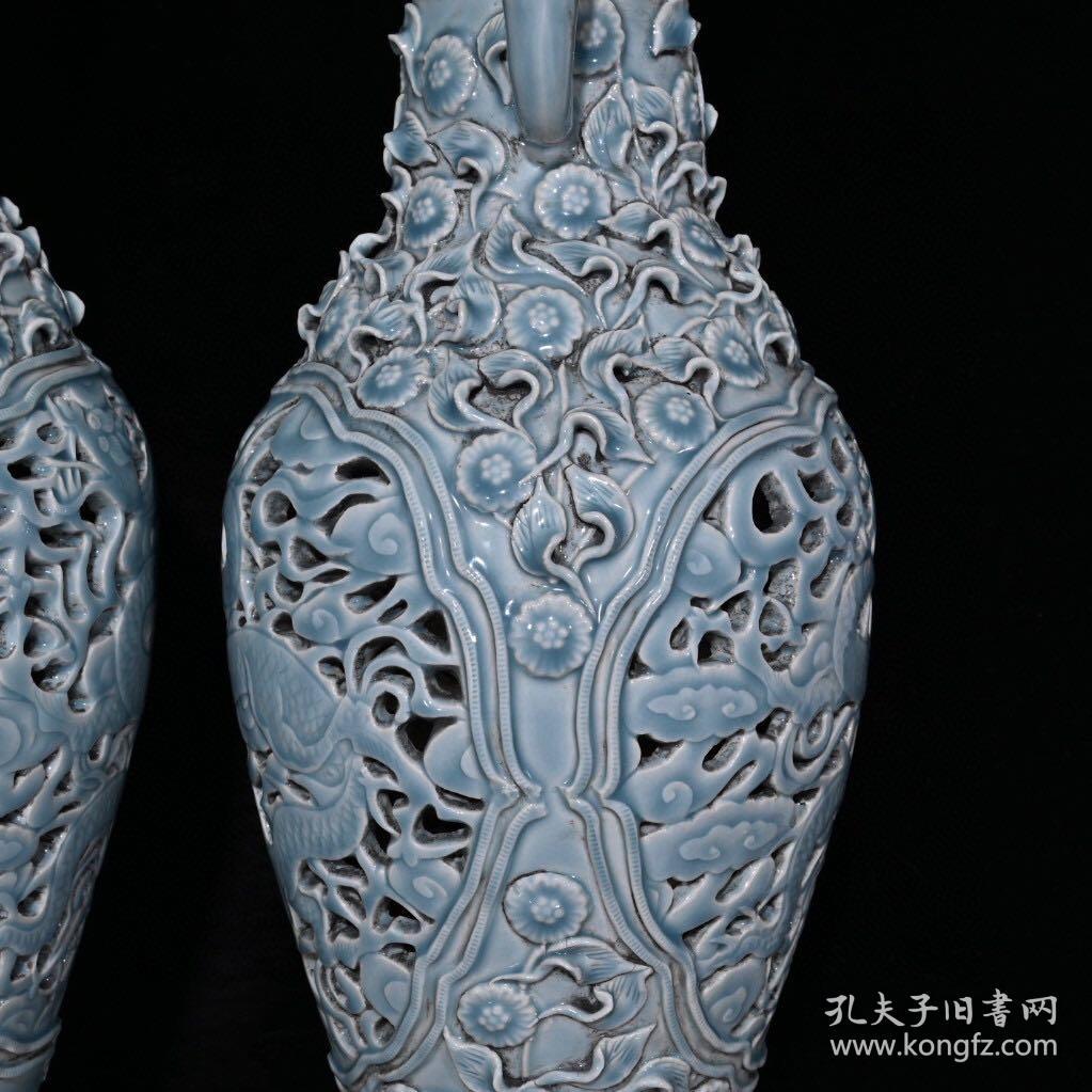 元代豆青釉雕刻捏花镂空龙纹象耳瓶古玩古董古瓷器