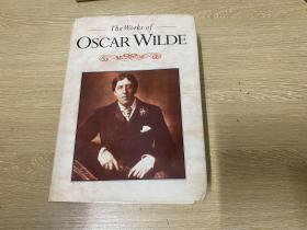 The Works of Oscar Wilde  王尔德作品集（道连·格雷的画像、温夫人的扇子、不可儿戏 等等），精装。董桥：他的英文没有落叶没有沙石。