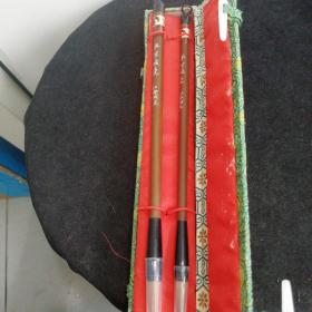 老毛筆（江南湖筆，書寫狼毫一盒兩支合售）筆桿長20厘米，出峰分別為:2.8厘米、2.5厘米，具體請閱圖。