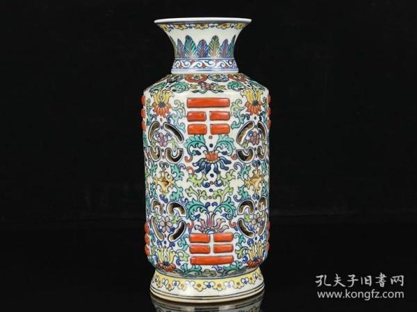 清乾隆斗彩镂空八卦纹转心瓶26126厘米