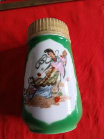 比较少见，，七十年代末期---唐山制造，开窗式画片(天女散花图案)瓷保温杯