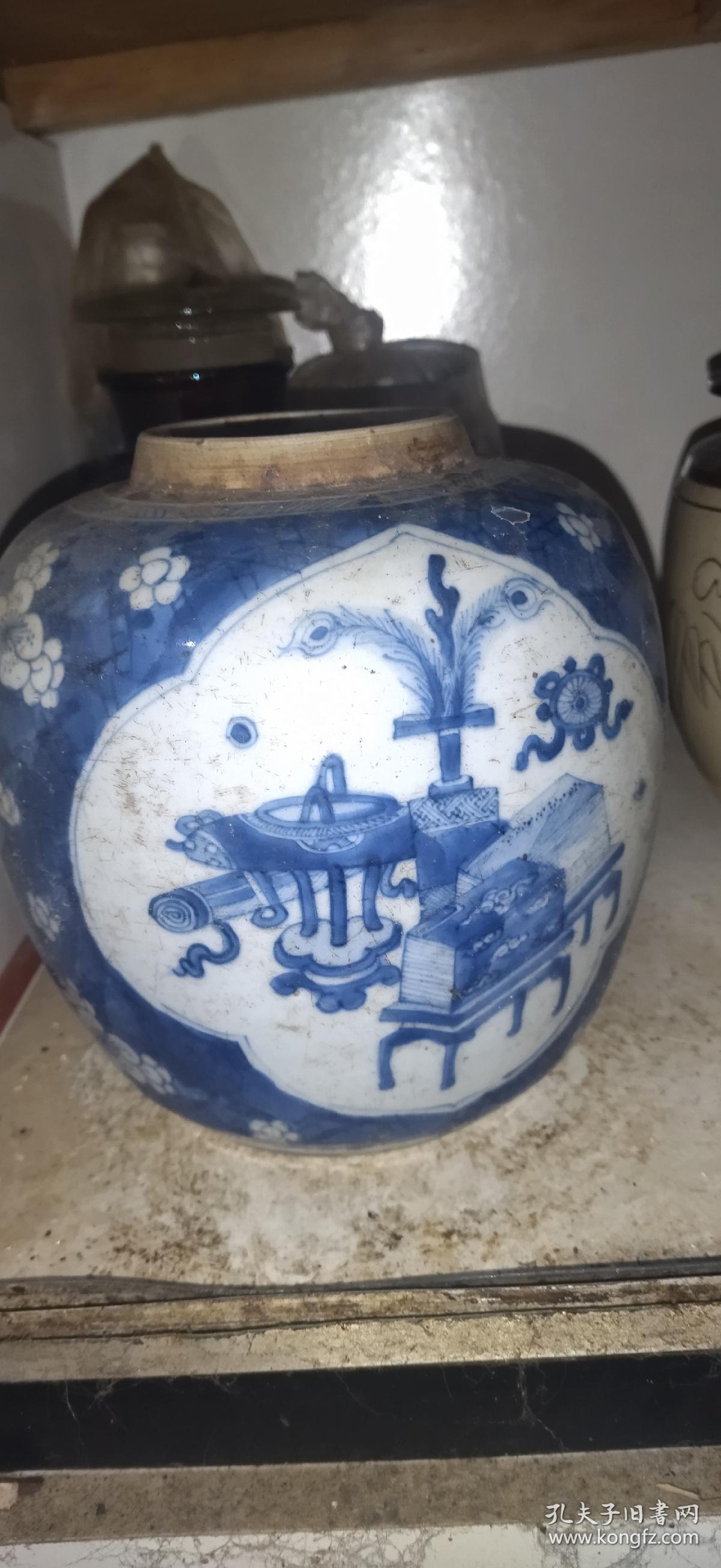 康熙双圈款青花冰梅纹双开光杂宝罐