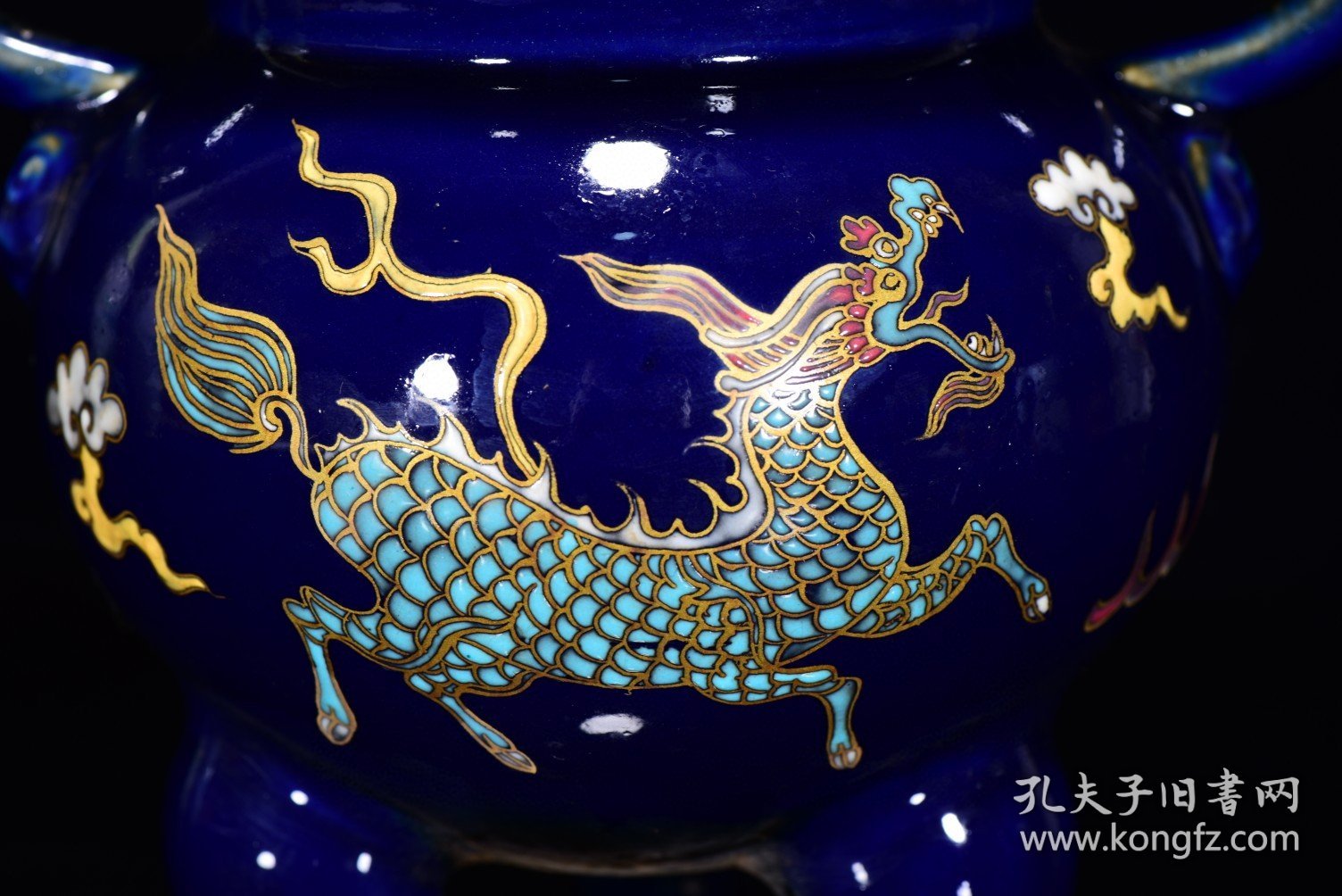 明霁蓝釉五彩麒麟凤纹香炉2219