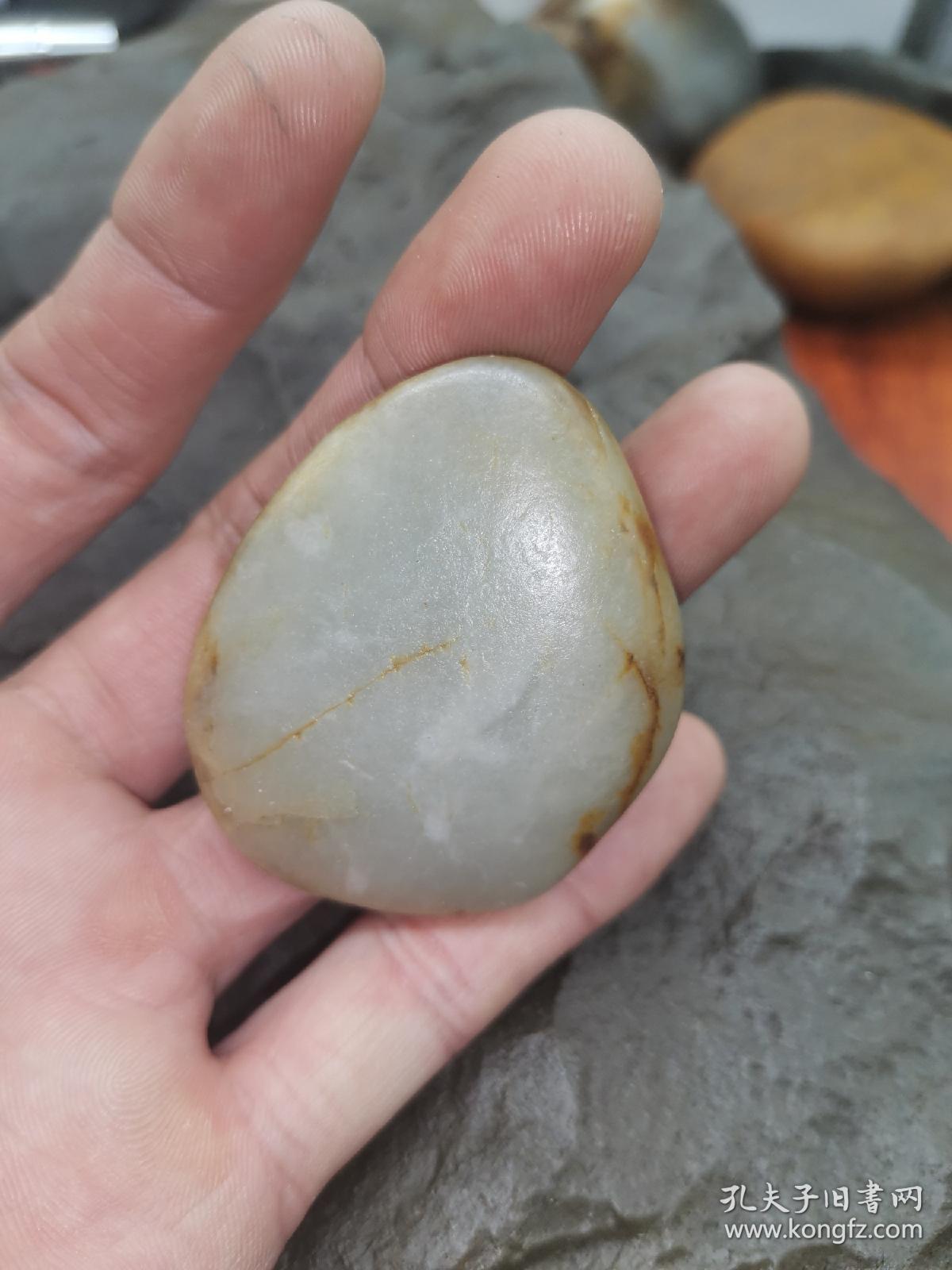 新疆和田玉洒金皮青白玉籽料重465克背后带水返沙毛孔细节看图天然