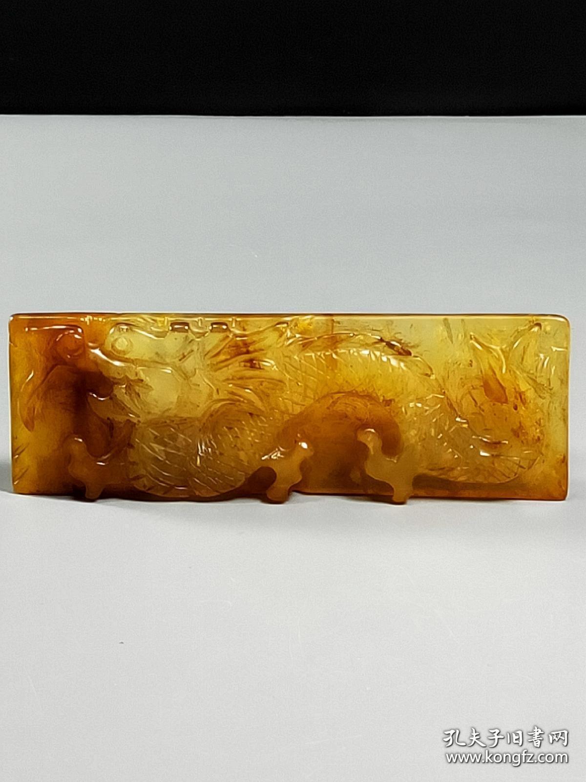 78旧藏玉璧龙行天下摆件(20009) 石英岩玉璧摆件 规格:116/38/9mm