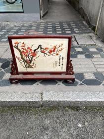 建军六十周年纪念（外面的材质是木头内画的材质不知道是什么石头）