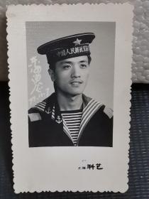 老照片：1977年中国人民解放军海军（个人）东海留念77、11、7