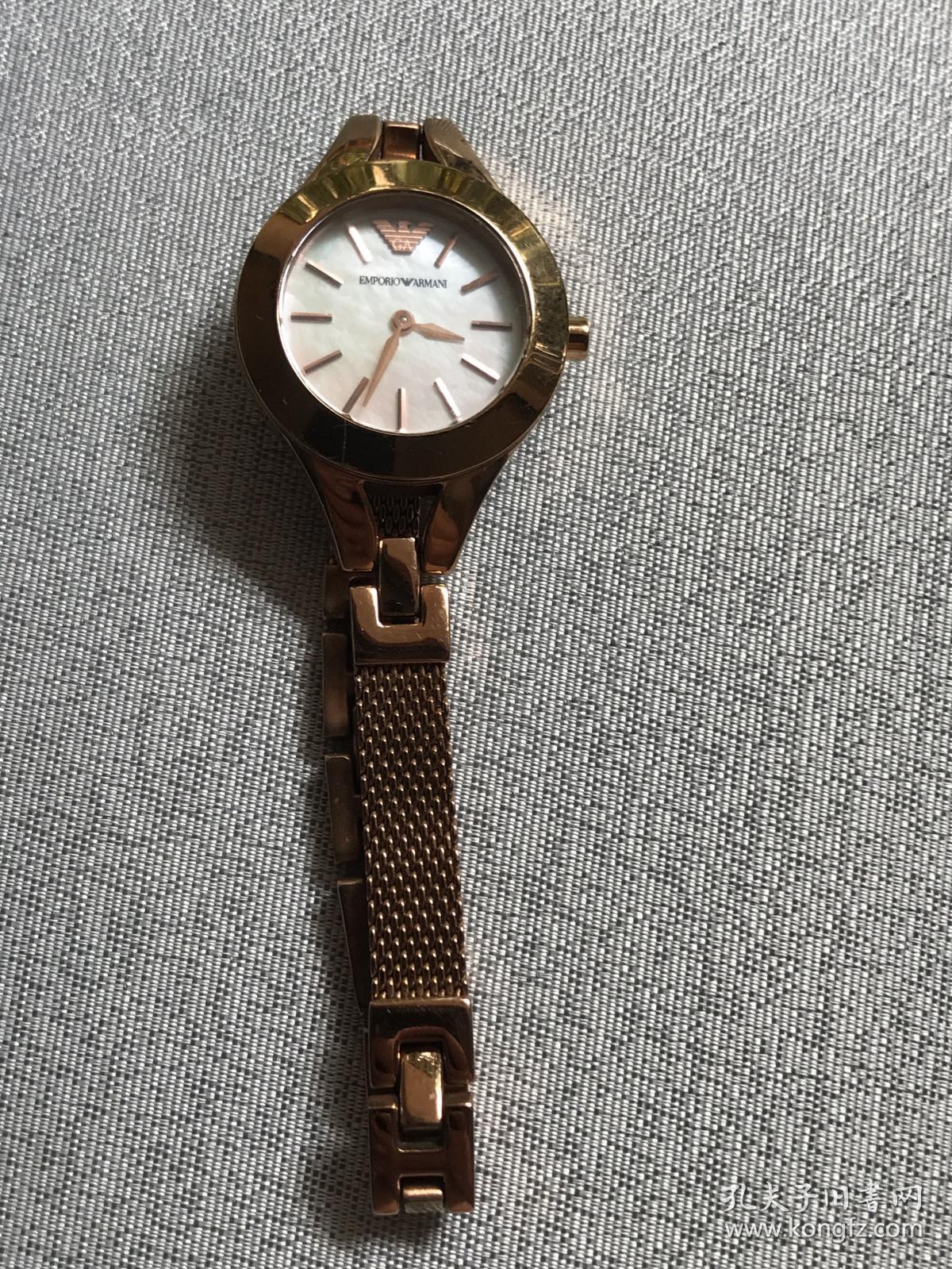 阿玛尼玫瑰金贝壳材质表盘石英女表