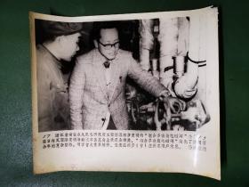 老照片：浙江省瑞安永久机电研究所工程师温邦彥发明的“组合多功能电磁阀”