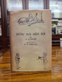 1927年一版一印 小熊维尼故事Now We Are Six 中文译本就叫现在我们六岁了 A.A.Milne经典的Winnie The Pooh系列诗歌故事 书衣感觉是复刻版所以价格没有定高 书是英国首版也是初版 经典的E. H. Shepard插图 今年忘了书展还是拍卖见过一张简易手稿要价大几十万人民币 真是天价 书展也见过很普通的皮装初版价格也好贵 经典儿童文学总是热度不减 品相如图 欢迎私聊