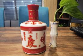 蒙古王“慶”酒瓶