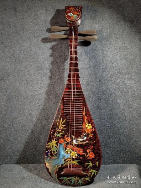 漆器彩繪描金樂器琵琶 ，極美品，收藏實用
高90厘米 寬27.5厘米，重1700克